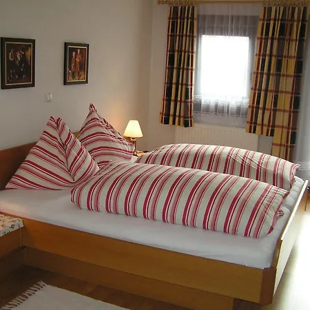 Karrerhof アパート ヴァルヒゼー